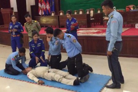 Japanese Bring First Aid Courses To Khmer Cops