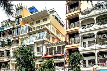 Phnom Penh’s glut of empty condos and homeless urban poor