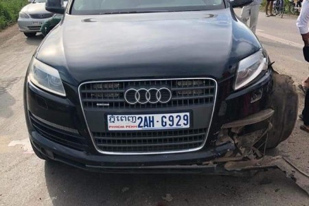 2 Seriusly Injured in Audi Crash