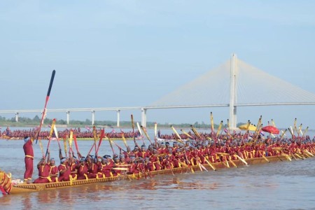 The Making of Cambodia’s  Record Breaking Long Boat