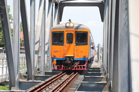 Thai Locomotives Arrive for Testing