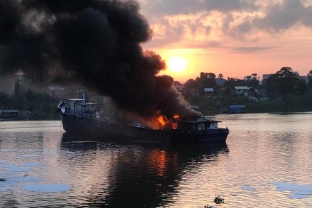 UPDATE: Boat Burning in Phnom Penh