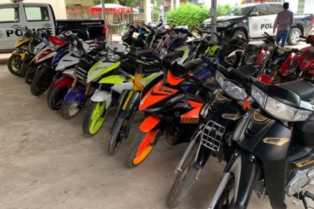 Kampot Mods; Police Seize 26 Noisy Rides