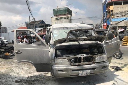 Van Fire In Daun Penh