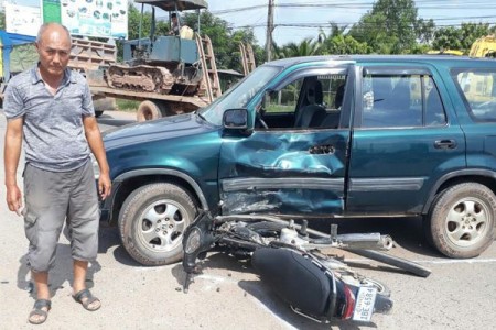 Chinese Driver Takes Bad Left Turn In Kampot