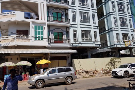 Concerns Over Illegal Floors On Kampot Hotel