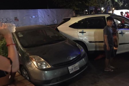 Drunk Lexus Driver Takes Out 2 Tuk Tuks And Prius