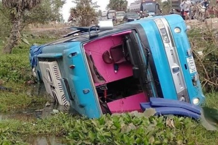 Foreigners Injured In Kampot Bus Crash