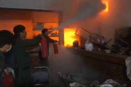 Disused Shop Burns In BKK