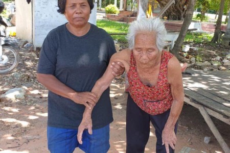 Kep Monkeys Bite Old Lady & Policeman