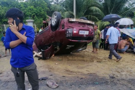 Family Injured In Kampot Crash