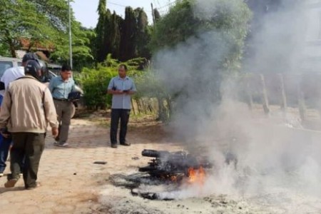 Siem Reap Restauranteur Burns Moto To Teach Chef Lesson