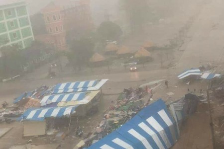 Strong Winds Destroy Poipet Market