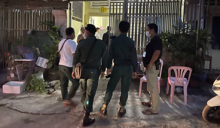 Upset Sihanoukville Policeman Shoots At Sky ⋆ Cambodia News English