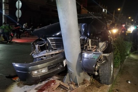 Bad Night For Street Poles As Lexus, Rangers & Range Rover Cause Crashes