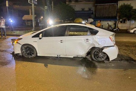 Prius Takes On Divider Streetlight (& More Sunday Traffic Roundup)