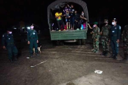 Nearly 400 Thais Caught Illegally Crossing Border In September