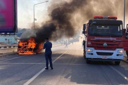 Vehicle Ablaze On Prek Phnov Bridge