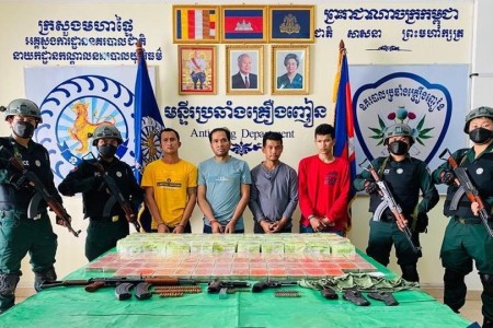 Thais Caught With Massive Heroin, Meth & Gun Shipment