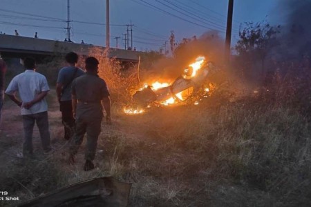 Two Dead In Poipet As Camry Crashes And Catches On Fire