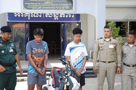 Poipet Teens Arrested After Sword Slashing Chinese Men