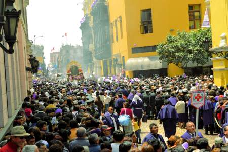 Señor de los Milagros, Purple Party in Peru